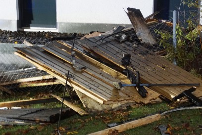 Pforzheim: Wohnungsbrand fuehrt zu einem grossen Schaden - Feuerwehr im Einsatz