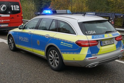 Remchingen: seitlicher Frontalzusammenstoss nach Vorfahrtsverletzung - eine Person schwer Verletzt
