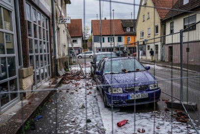 TAGBILDER! Nuertingen: Zwei Tote und mehrere Verletzte nach Gebaeudevollbrand