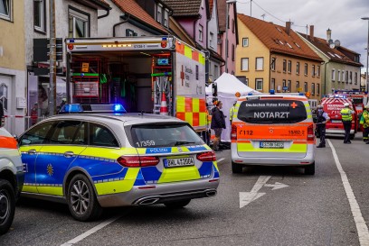 Nuertingen: Brand im Nachbargebaeude des Brandhauses - mehrere verletze