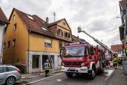 Nuertingen: Brand im Nachbargebaeude des Brandhauses - mehrere verletze