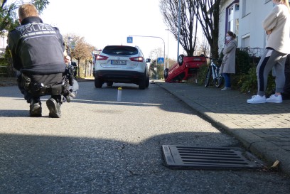 Neckartailfingen: Nach Zusammenstoss auf Dach in Vorgarten gelandet