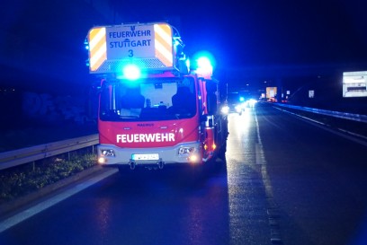 Stuttgart: Unfall auf der B10 mit drei Fahrzeugen- Mehrere Insassen wurden verletzt.