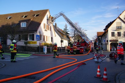 Leinfelden-Echterdingen: Brand fordert eine verletzte Person und 50 000 Euro Sachschaden