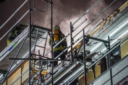 Korb: Brand auf Dach von Neubau