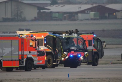 Esslingen: Frachtflugzeug aus Frankurt muss am Flughafen Stutggart notlanden