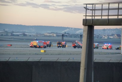 Esslingen: Frachtflugzeug aus Frankurt muss am Flughafen Stutggart notlanden