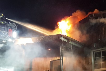 Pforzheim: Dachstuhlbrand fuehrt zu einem Grosseinsatz der Feuerwehr 