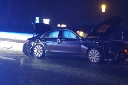 Heimsheim: Pkw kommt von Fahrbahn aufgrund von Glatteis ab - eine Person Verletzt