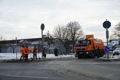 Schlierbach - Wernau: LKW verliert Ladung