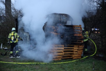 Aichtal-Aich: Brand eines Bauwagens