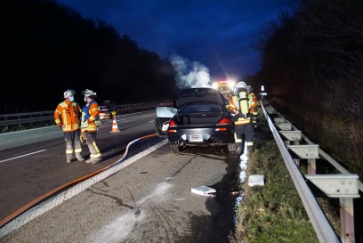 Mundelsheim: Audi brennt auf der A81 komplett aus