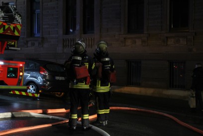 Stuttgart: Wohnungsbrand in Mehrfamilienhaus