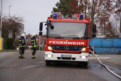 Hohenacker: Wohnwagen brennt komplett aus