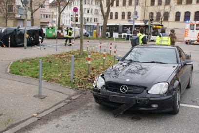 Pforzheim: an der Brettenerstr. kam es zu einem Kreuzungsunfall - eine Person verletzt