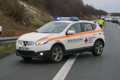 Pforzheim: Pkw kommt auf der A8 bei Pforzheim Nord von der Fahrbahn ab - eine Person schwer Verletzt