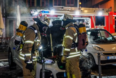 Esslingen: Brandstiftung? Fast nagelneuer BMW X4 stand in Flammen