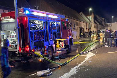 Sersheim: LKW geraet in Vollbrand