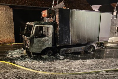 Sersheim: LKW geraet in Vollbrand