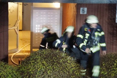 Pforzheim: Wohnungsbrand fuehrt zu einem Grosseinsatz der Feuerwehr