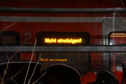 Freiberg am Neckar: Grosseinsatz der Rettungskraefte nach Rauchentwicklung an einer S-Bahn Lok