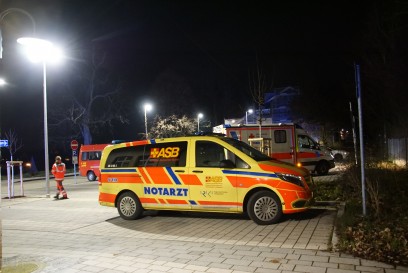 Freiberg am Neckar: Grosseinsatz der Rettungskraefte nach Rauchentwicklung an einer S-Bahn Lok