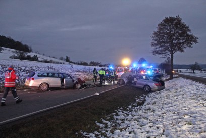 Rottenburg: Schwerer Unfall auf der B28 nach missgluecktem Ueberholmanoever 
