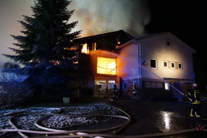 Vaihingen-Pulverdingen: Vollbrand in einem landwirtschaftlichen Gebaeude