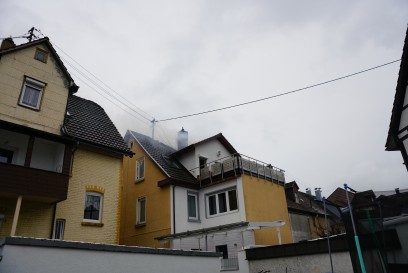 Goeppingen: Dachstuhlbrand in Mehrfamilienhaus