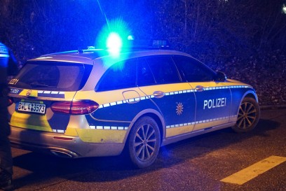 Bauschlott: Kreuzungsunfall am Ortseingang fuehrt zu einer Vollsperrung der Strasse - eine Person schwer und eine Leicht Verletzt