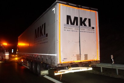 Wurmberg: Auffahrunfall mit drei Lastwagen fuehrt zu einem langen Stau - eine Person Verletzt