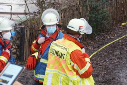 Koenigsbach: Gartenhuette Vollbrand fuehrt zu einem Grosseinsatz der Feuerwehr