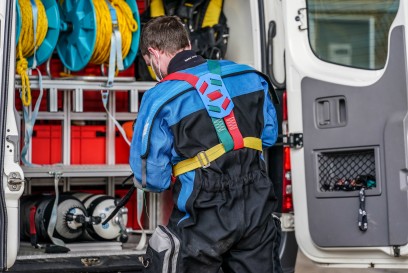 Plochingen: Sperrung der L1250 Bruecke wegen einem Polizeieinsatz - DLRG, Feuerwehr und Rettungsdienst ebenfalls im Einsatz