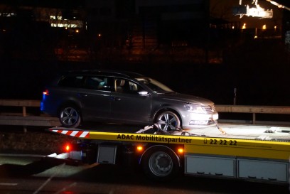 Filderstadt: Auto kracht auf B27 in Leitplanke- Mindestens 1 Person verletzt 