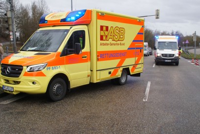 Pforzheim: Kreuzungsunfall zweier Pkw auf der B10 - mehrere Verletzte