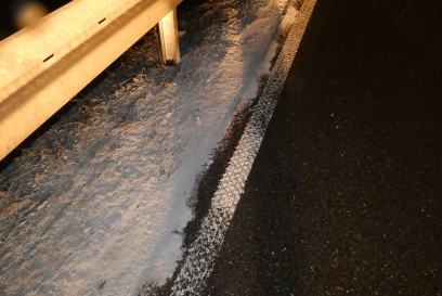 Bad Urach: Ueberfahrener Stein reisst Oelwanne auf und loest laengeren Feuerwehreinsatz aus