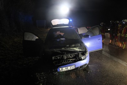 Pleidelsheim: PKW Brand auf der A81