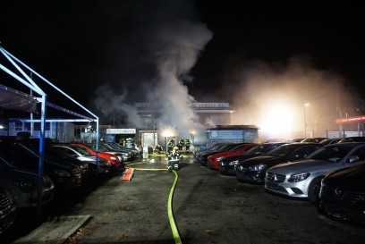 Sindelfingen :Brand eines Verksufscontainer eines Autohandels