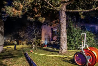 Gaeufelden-Oeschelbronn: Zwei Bewohner nach Kellerbrand im Krankenhaus