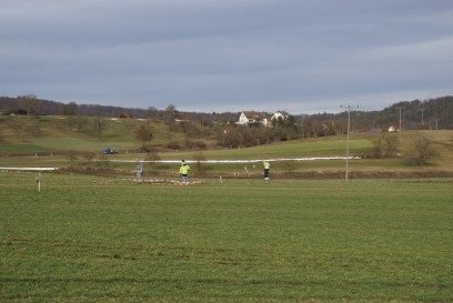 Ammerbuch-Entringen: PKW Lenkerin faehrt Strommast um