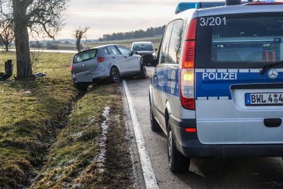 Neuhausen: Schwerer Unfall auf Glatteis - Rettungshubschrauber im Einsatz