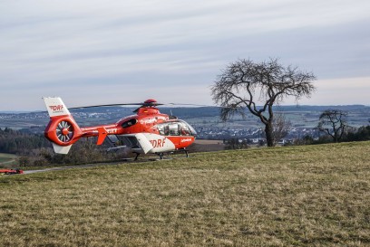 Neuhausen: Schwerer Unfall auf Glatteis - Rettungshubschrauber im Einsatz
