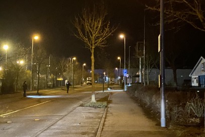 Ergenzingen: PKW landet in Regenrueckhaltebecken Fahrer fluechtet 