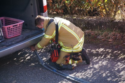 Esslingen: Auto Droht Abhang hinunter zu herabzustuerzen- Feuerwehr im Einsatz