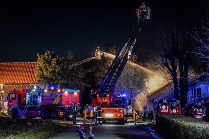 Kirchberg: Scheunenbrand - Feuerwehr mit zwei Drehleitern im Einsatz
