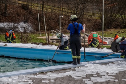 Schoenaich: Feuerwehreinsatz nach vermutlich ertrunkener Person 