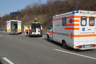 Pforzheim: Auffahrunfall zweier Lkw fuehrt zu einem toedlich Verletzten und eine Leicht Verletzte Person