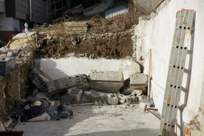 Rechberghausen: Mann bei Abrissarbeiten verschuettet - Feuerwehr im Einsatz