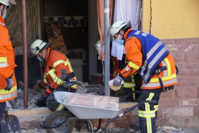 Neuffen: In Wohnzimmer gefahren - hoher Sachschaden