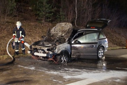 Aichelberg: Fahrzeugbrand auf der A8